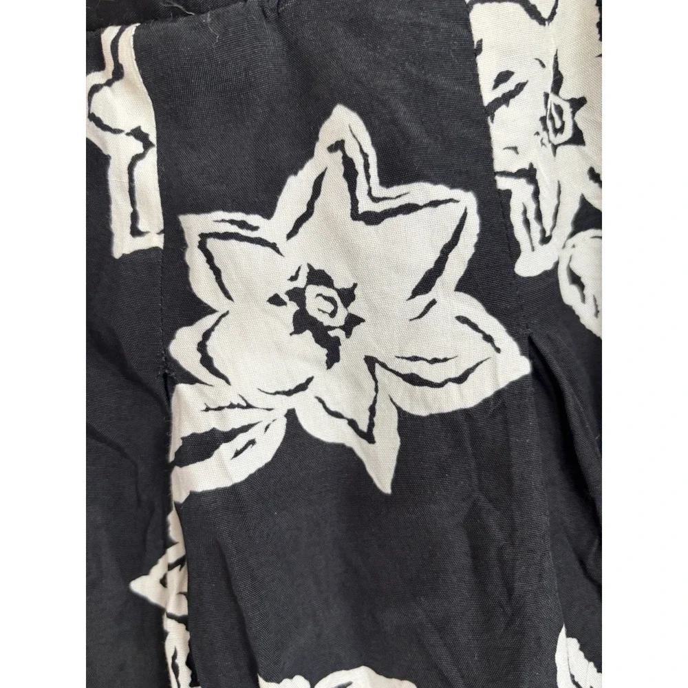Chaus Woman 20W Floral Pull On Skirt Black White Pleated Front Career Boho Graph